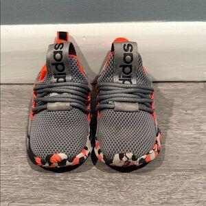 Adidas Sneakers in Gray and Red